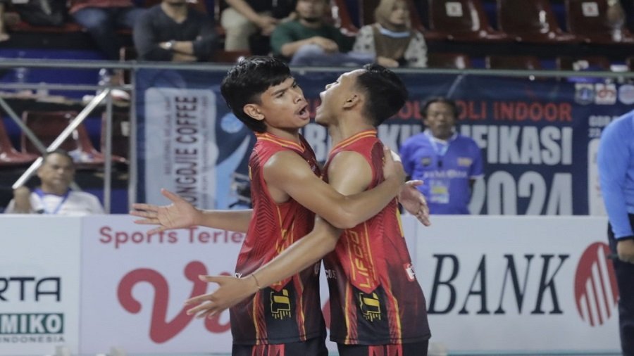 Tim Putra Jateng berhasil menumbangkan juara bertahan Jabar dengan skor 1-3 (25-18, 19-25, 22-25, 22-25).