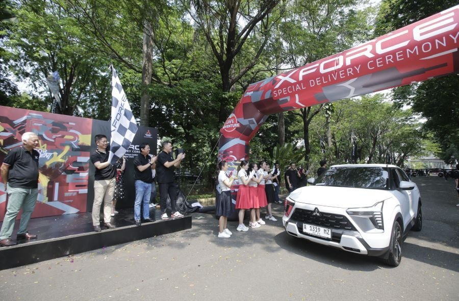 MMKSI Bersama Perwakilan Diler Resmi Mitsubishi MotorsGelar Special Delivery Ceremony Untuk Konsumen Baru Mitsubishi XFORCE 1 ae 16