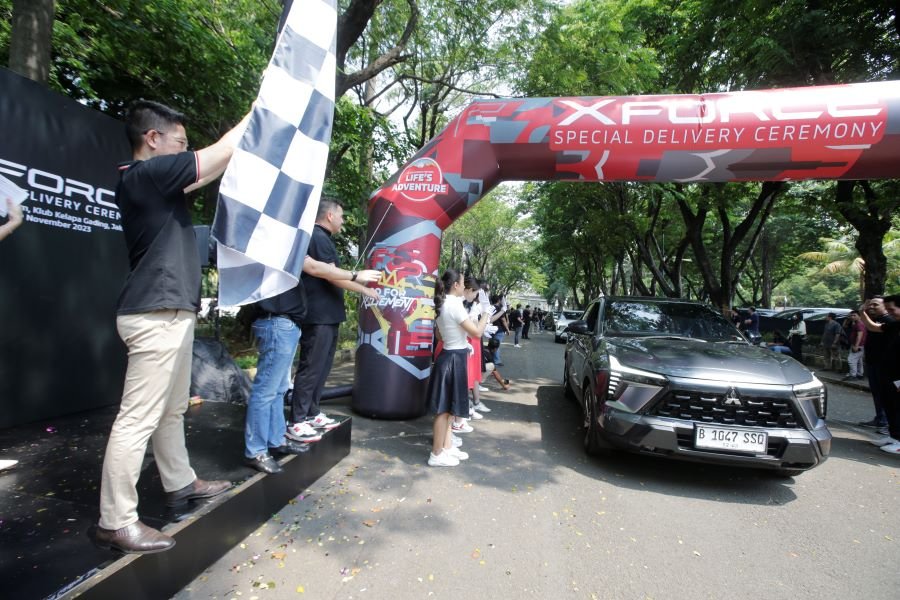 MMKSI Bersama Perwakilan Diler Resmi Mitsubishi MotorsGelar Special Delivery Ceremony Untuk Konsumen Baru Mitsubishi XFORCE 2 ae 17