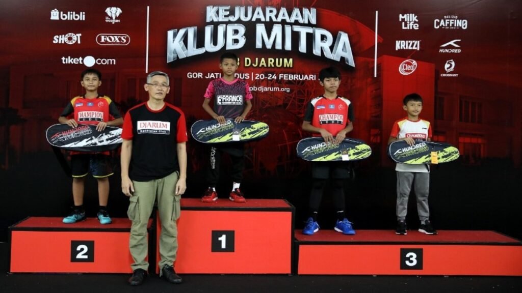 06 PODIUM TUNGGAL ANAK PUTRA