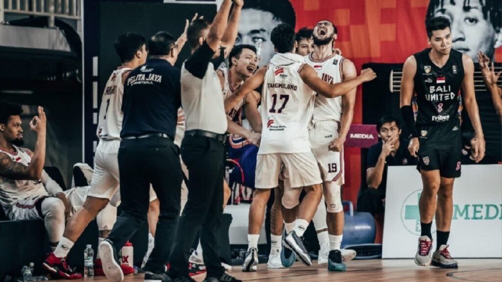 Pelita Jaya Pimpin Klasemen Sementara Usai Tundukkan Bali United 92-54 1 20240309220011 reza guntara