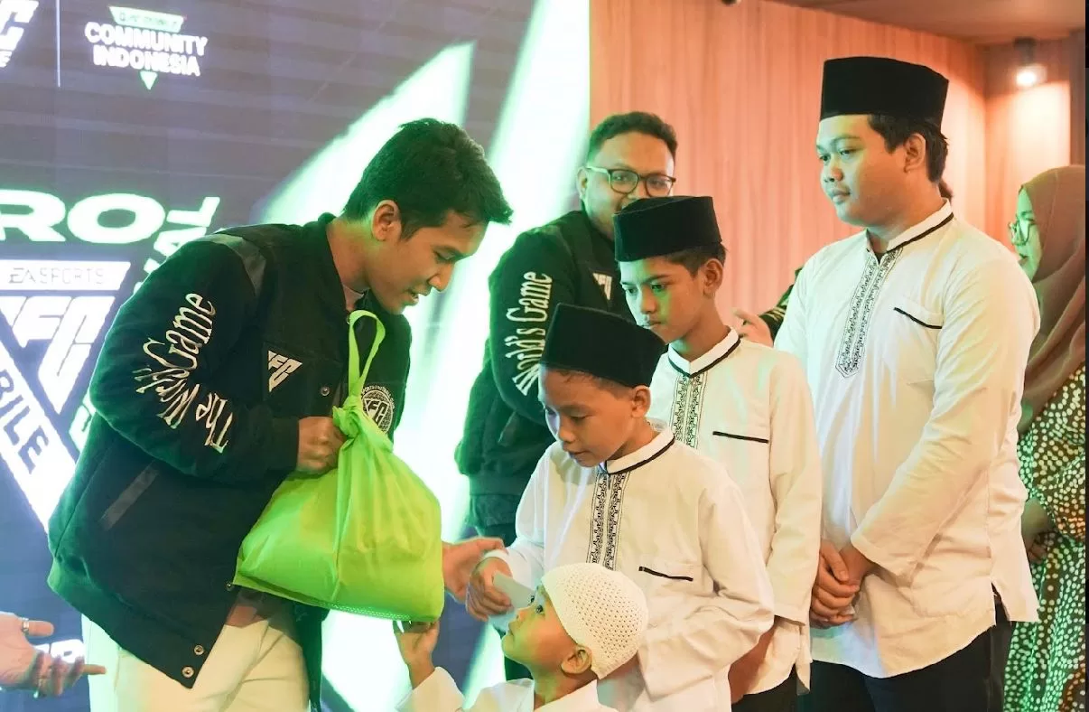 Aksi Sosial Komunitas FC Mobile Indonesia berbagi dengan Anak Yatim