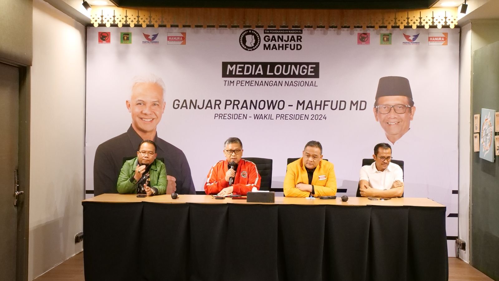 Ini Kata Sekjen PDIP soal Caleg Kritis yang Gagal di Pemilu 2024 1 presconference terkait pemilu di TPN Ganjar-mahfud