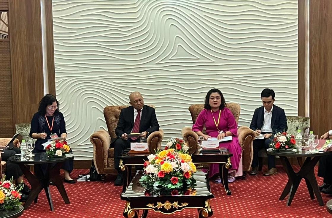 Menteri Koperasi dan UKM (MenKopUKM) Teten Masduki saat melakukan audiensi dengan Province Chairman of PPC, Ms. Hyim Kdoh, Dal Lak Province