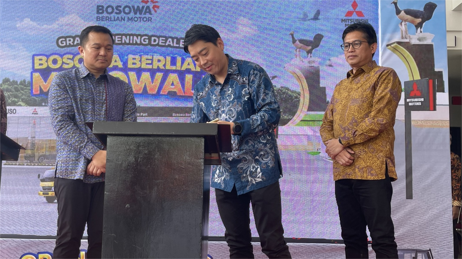 Berikan Kemudahan Perawatan Kendaraan dan Ketersediaan Sparepart Untuk Konsumen, MMKSI Tambah Diler Baru di Wilayah Indonesia Timur 3 1 211