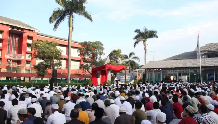 Menilik Suasana Lebaran di Rutan Kelas I Cipinang, Ribuan Warga Binaan Mendapatkan Remisi Khusus Idul Fitri 1445 H 1 Sholat Ied bersama warga binaan rutan kelas 1 cipinang