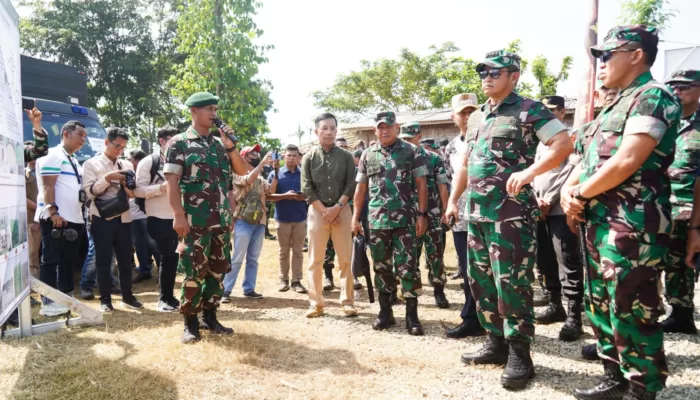 KASAD dan Pangkostrad Panen Raya Padi di Lahan Ketahanan Pangan Kostrad Subang 2 WhatsApp Image 2024 04 18 at 15.20.36