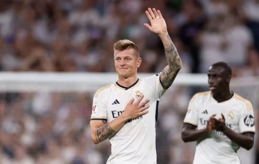 Toni Kroos Terharu Saat Suporter Berikan Penghormatan khusus Di Laga Akhir Bersama Real Madrid 1 ae 110 jpg