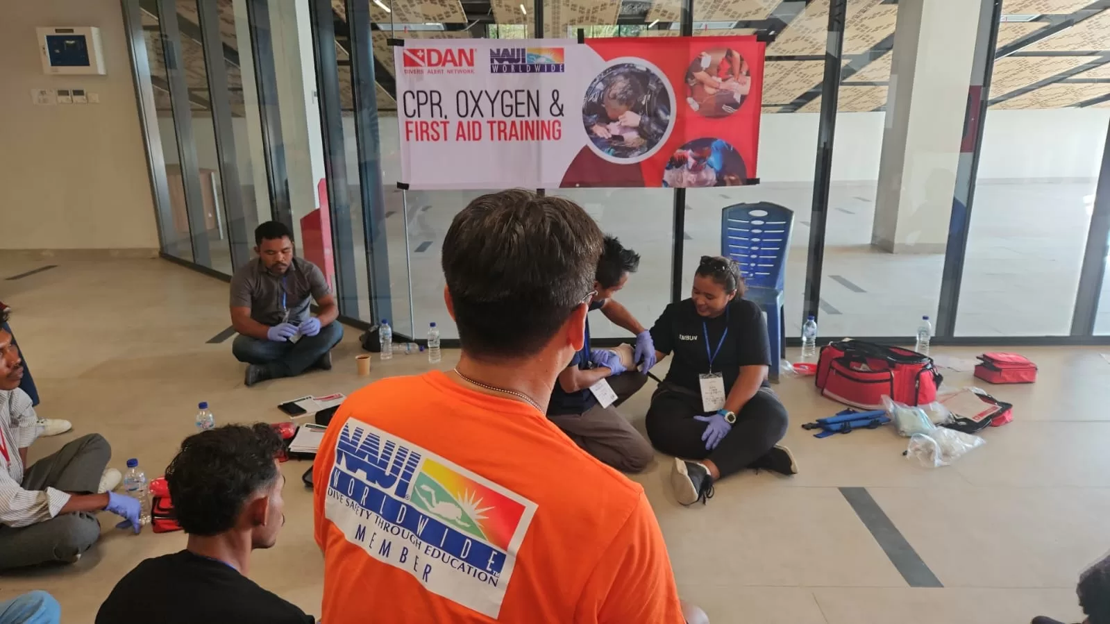 Pelaku Wisata Bahari Labuan Bajo Berlatih Penanganan P3K 2 ae21 jpg