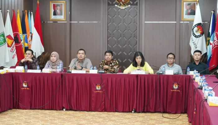 KPU DKI Jakarta Menyerahkan Hasil Verifikasi Administrasi Calon Perseorangan 1 IMG 20240602 WA0032