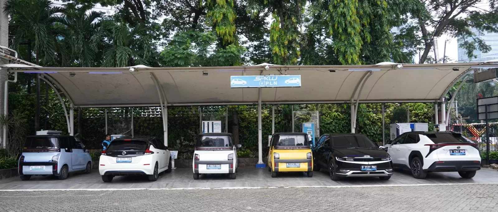 GM PLN UID Jakarta Raya: SPKLU Pastikan Siap Layani Pengguna Mobil Listrik Saat Libur Idul Adha 1 ae 149 jpg