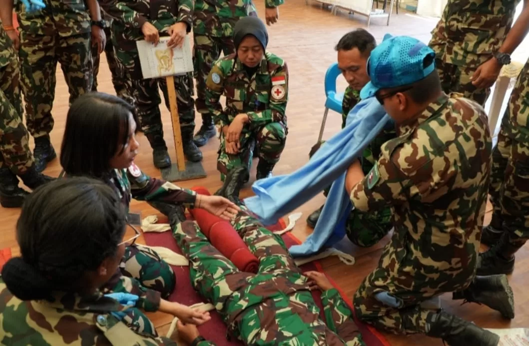 dr. Putri Rahayu Pukau Tentara Asing dengan Pelatihan First Aid di Lebanon 2 ae 171 jpg