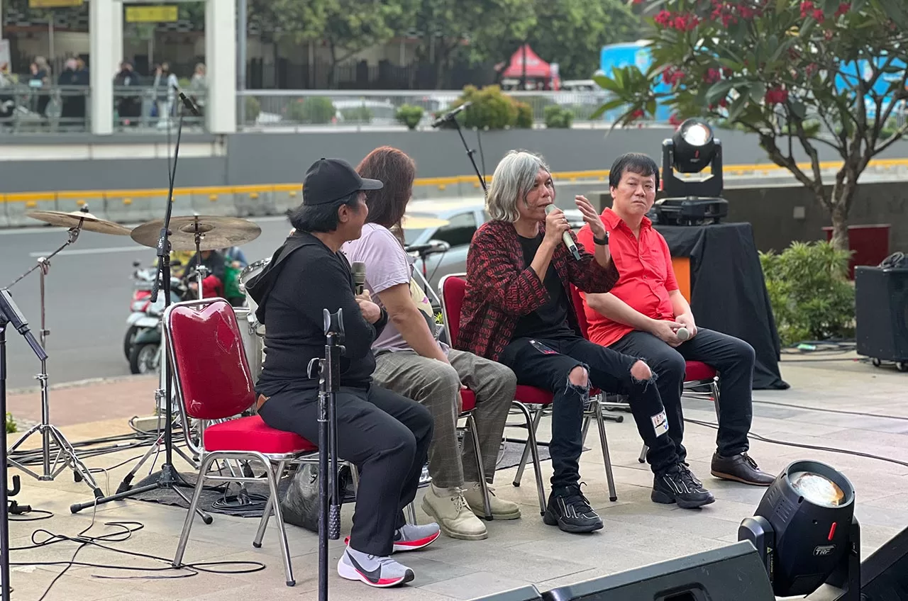 Kadri Rilis Single "Karmila" di Anjungan Sarinah, Jakarta 1 Kadri memperkenalkan dengan bangga single terbarunya 'Karmila' di konferensi pers yang digelar di Anjungan Sarinah, Jakarta.