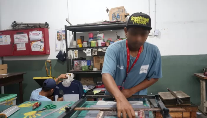Mengasah Keterampilan, Warga Binaan Rutan Cipinang dibekali Pelatihan Sablon Manual 1 WhatsApp Image 2024 07 23 at 13.02.34