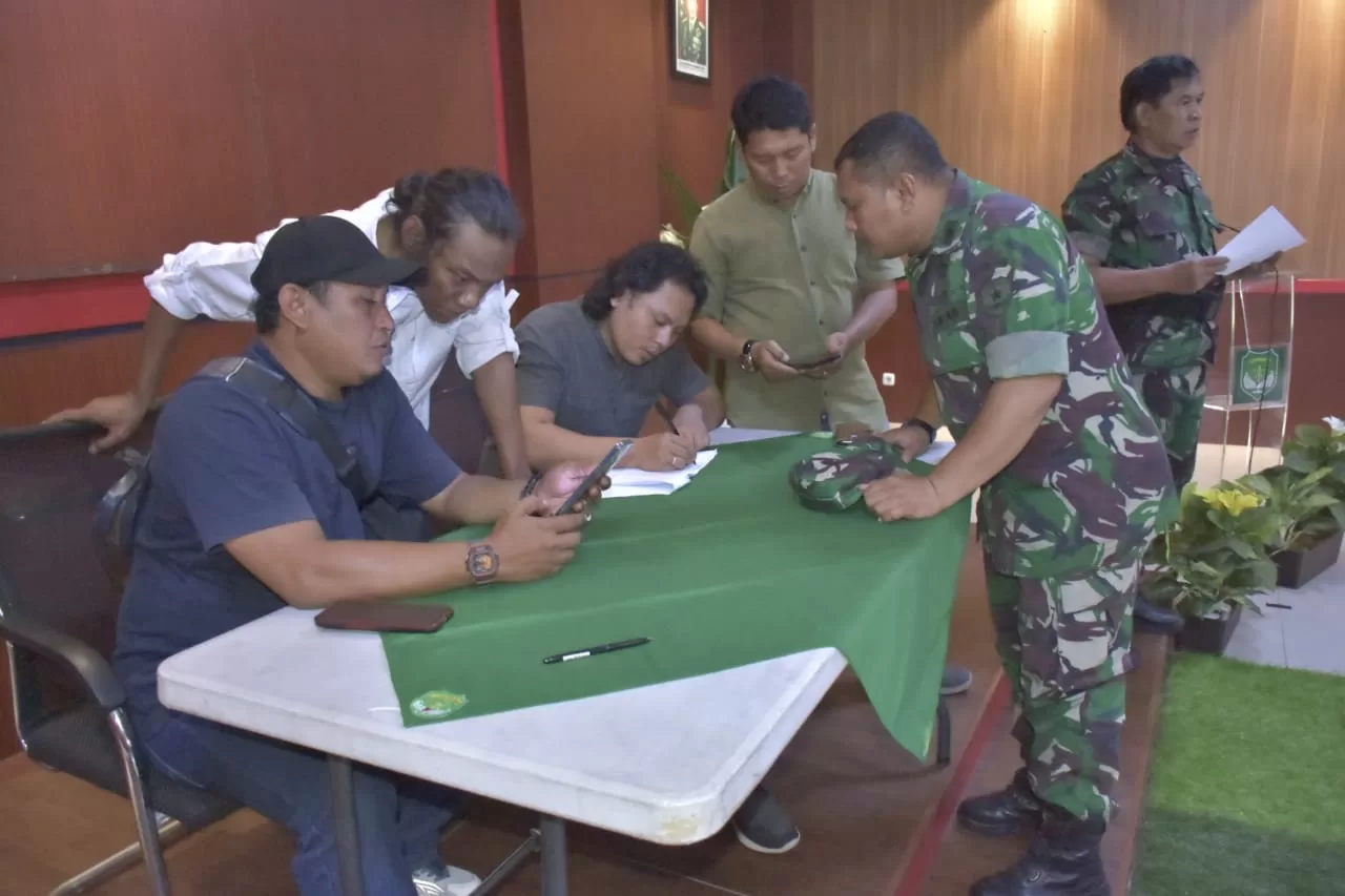 Cegah Judi Online, Kodim 0501/JP Bakal Lakukan Pemeriksaan HP Personel 2 ae 224 jpg