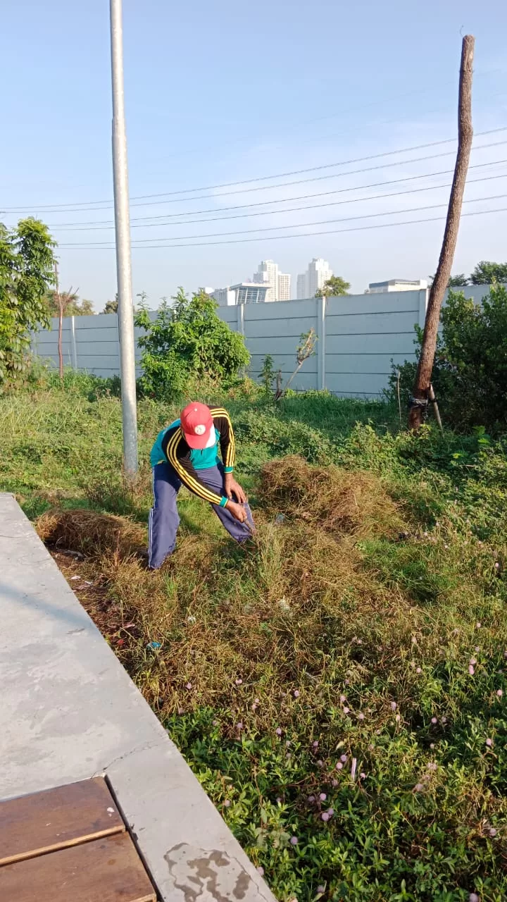 Komunitas Sepeda Lansia JIS Gerebek Sampah Dalam Jumat Berkah 2 ae 66 jpg