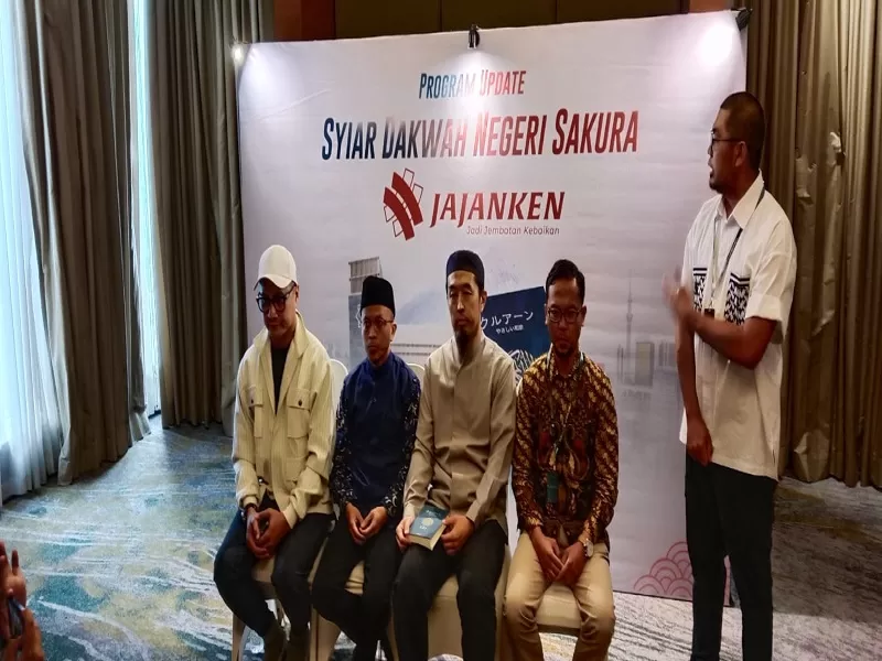 Cinta Quran Foundation Kembali Gelar Event Spektakuler Amazing Muharram 13 dengan tema “The Faith” 2 Founder & CEO Cinta Quran, Ustadz Fatih Karim (kedua dari kiri), Presiden Chiba Islamic Cultural Center, Hajj Kyoichiro Sugimoto (ketiga dari kiri). (foto: Agung/terminalnews.id).