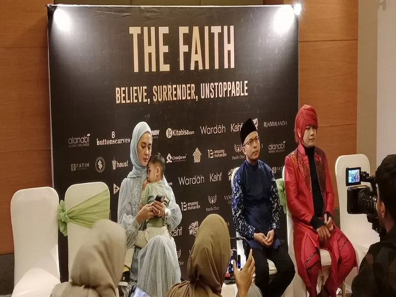 Cinta Quran Foundation Kembali Gelar Event Spektakuler Amazing Muharram 13 dengan tema “The Faith” 1 Paula Verhoeven (pertama dari kiri), Founder & CEO Cinta Quran, Ustadz Fatih Karim (tengah), Pesulap Merah (pertama dari kanan). (foto: Agung/terminalnews.id).