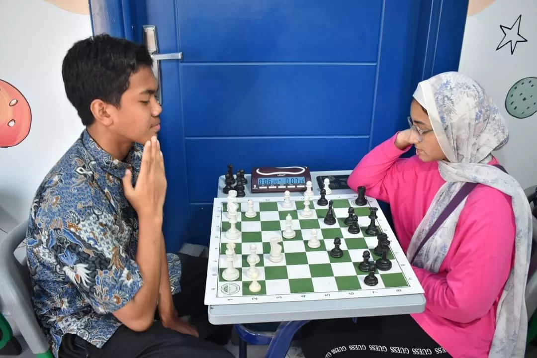 Siswa Sekolah Indonesia Cairo Unjuk Kemampuan di Turnamen Catur Tingkat Pelajar di Mesir 1 ae 67 jpg