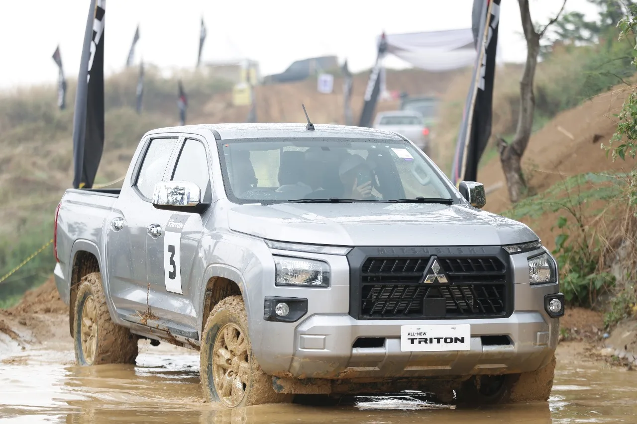 MMKSI Ajak Jurnalis Media Massa Jajal Keandalan Mitsubishi All-New Triton di Medan Off-road Perbukitan 5 4 11 jpg