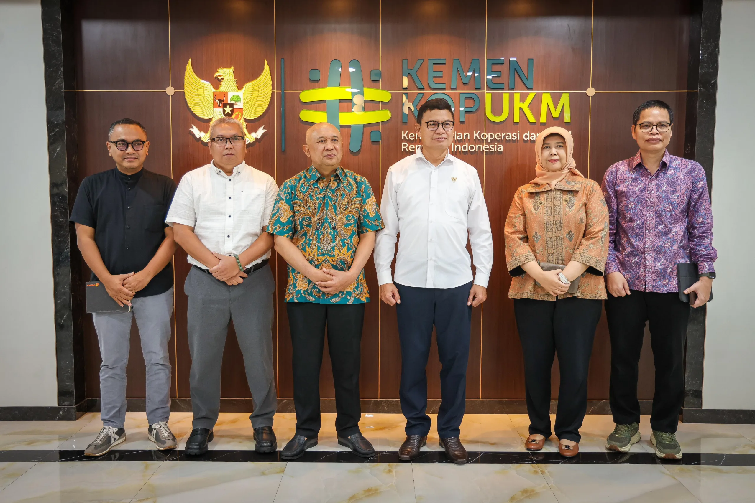 KemenKopUKM dan BPOM Perkuat Kerja Sama Pengembangan Ekosistem UMKM 2 IMG 20240920 WA0085 scaled