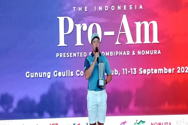 Tanapat Pichaikool Juara The Indonesia Pro-Am 2024, Gelar Internasional Pertama Pegolf Thailand 1 Pegolf Thailand, Tanapat Pichaikool, mencetak kemenangan di The Indonesia Pro-Am 2024 dengan skor total 194 (19-under). Baca lebih lanjut tentang pencapaian internasional pertamanya di ajang bergengsi ini. (Foto: Agung / Terminalnews.co).
