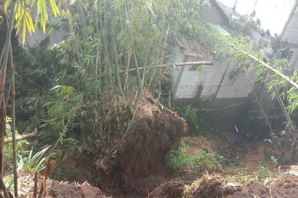 Hingga Senin (25/11/2024), banjir masih menggenangi delapan desa di Kabupaten Bandung akibat luapan Sungai Citarum pascahujan deras sejak Kamis (21/11).