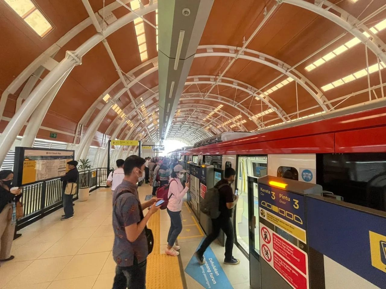 333 Juta Penumpang Manfaatkan Layanan Kereta Api di Jabodetabek 3 IMG 20241208 WA0059