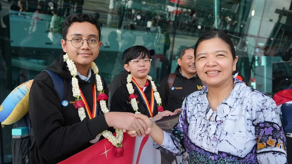 Pelajar Indonesia Bawa Pulang Enam Medali dari Ajang International Junior Science Olympiad di Romania. 1 IMG 20241215 WA0017