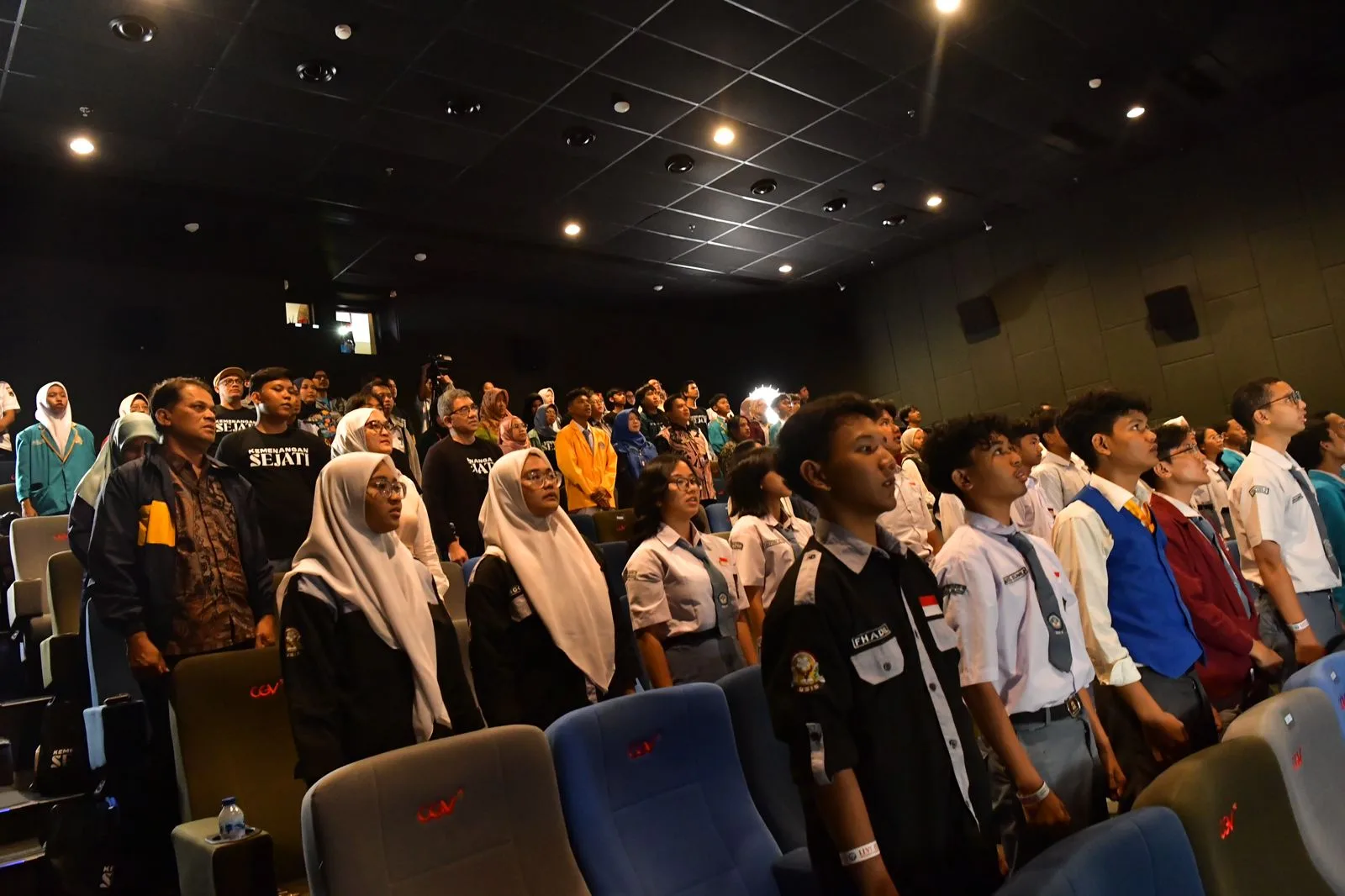 Cegah Judi Online Bagi Pelajar,Mendikdasmen Hadiri Peluncuran Perdana Film "Kemenangan Sejati" 1 ae 10