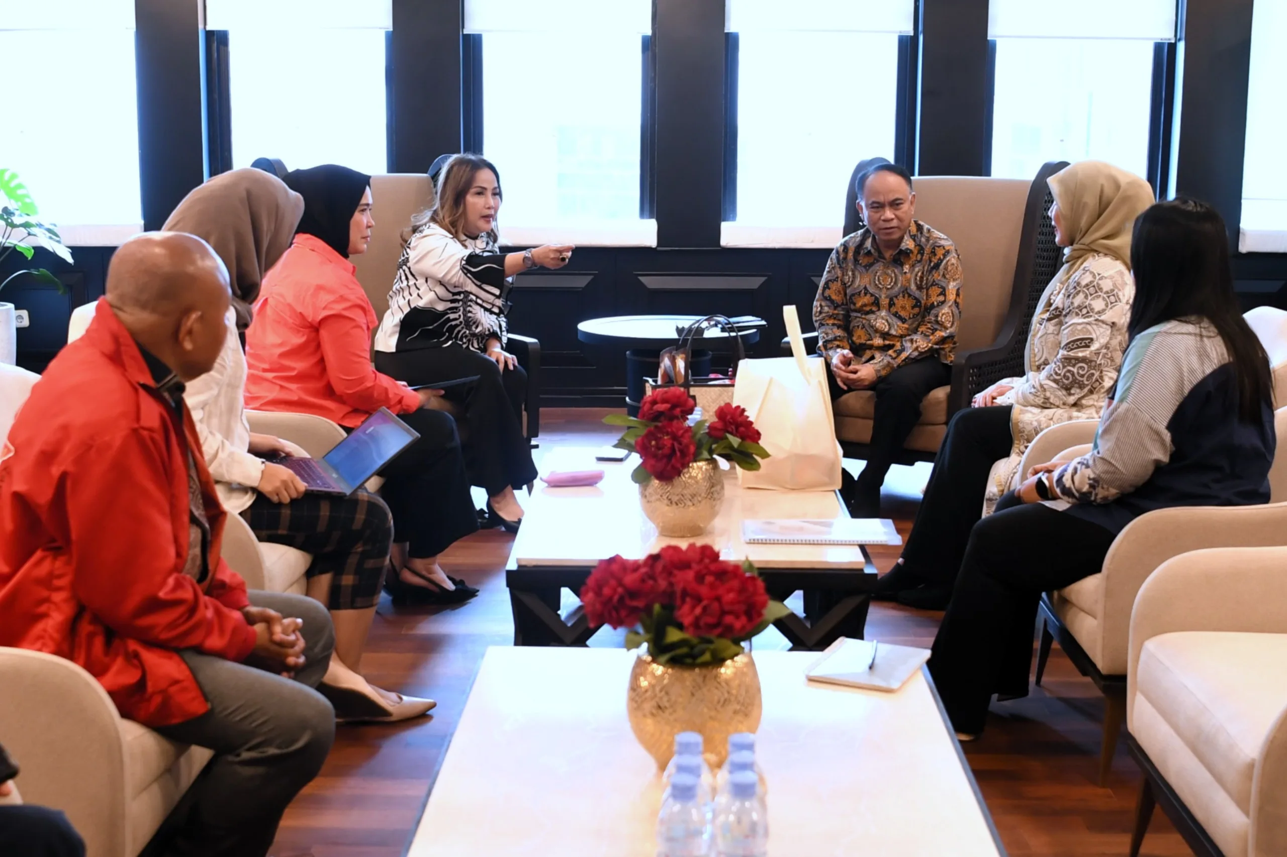 Menkop Dukung Srikandi ARUN Bentuk Koperasi Pengemudi Untuk Sukseskan Program Makan Bergizi Gratis 1 ae 138