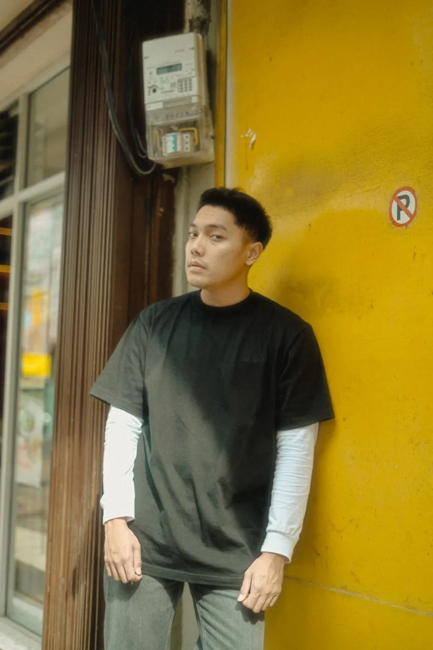 Zevy Manaf, Penyanyi asal Bandung Kembali Merilis Single Terbaru Yang Berjudul ‘Maaf’ 2 ae 216