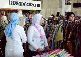 Dorong Pemberdayaan UMKM DPR RI Adakan Bazar 2 ae 25