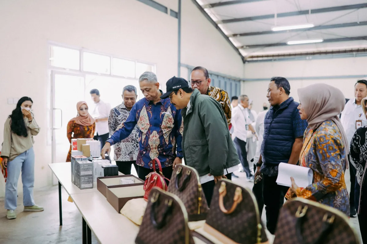 Kemensos Akan Lelang Mobil Mewah Rolls_Royce Hingga Logam Mulia 2 ae 268