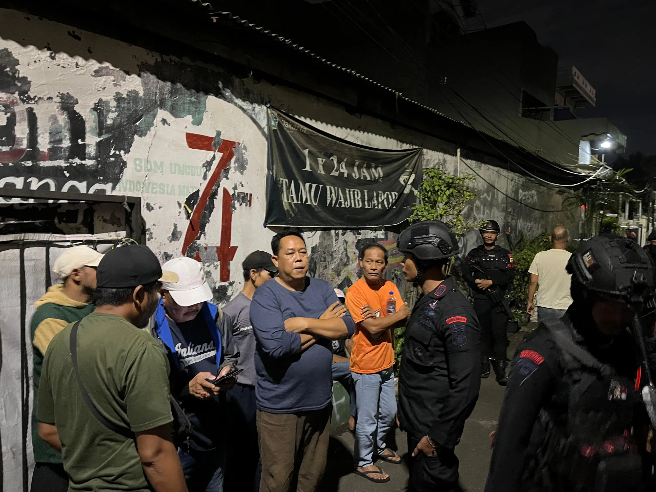 Tindakan Cepat Patra Satuan Brimob Polda Metro Jaya Amankan Tawuran Antarwarga di Cipinang 2 IMG 20250101 WA0049 scaled