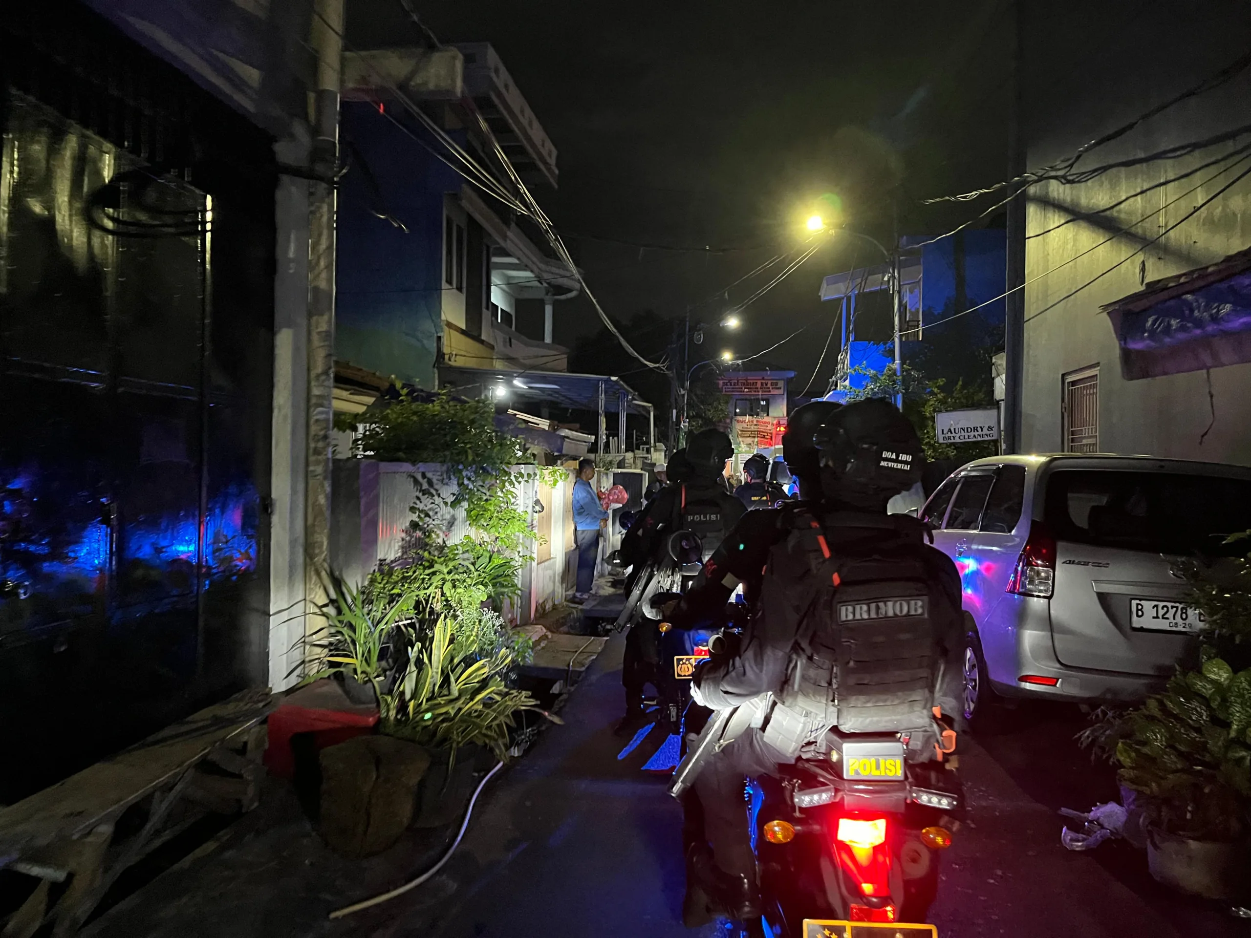 Tindakan Cepat Patra Satuan Brimob Polda Metro Jaya Amankan Tawuran Antarwarga di Cipinang 3 IMG 20250101 WA0053 scaled