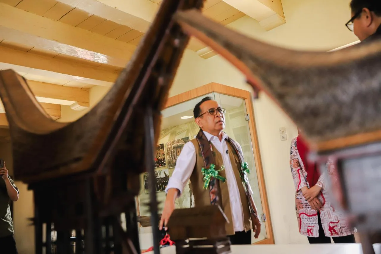 Menko PMK Kunjungi Museum La Galigo yang Dipenuhi Dengan Sejarah Indonesia 2 IMG 20250102 WA0049