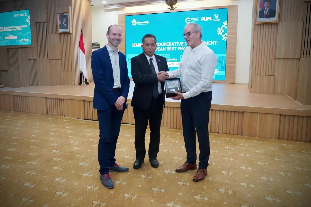 Wamenkop Siap Tingkatkan Kolaborasi Dorong Koperasi Masuk Sektor Industri Seperti di Eropa 2 IMG 20250107 WA0158