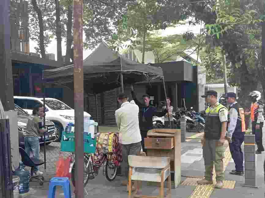 Satriadi Gunawan Kepala Satpol PP DKI Jakarta : Pengusaha Restoran Harus Menyediakan Tempat Parkir Yang Memadai 2 IMG 20250119 WA0040