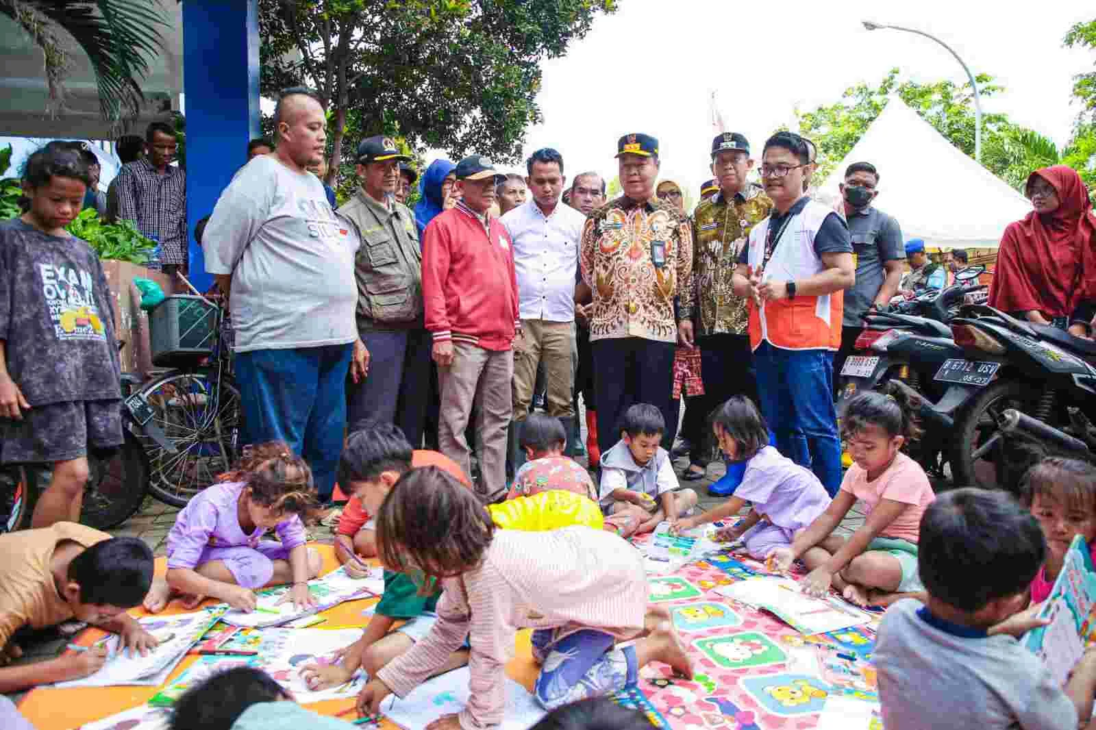 Pj. Gubernur Teguh Salurkan Berbagai Kebutuhan Dasar Akibat Dampak Banjir 2 IMG 20250130 WA0059