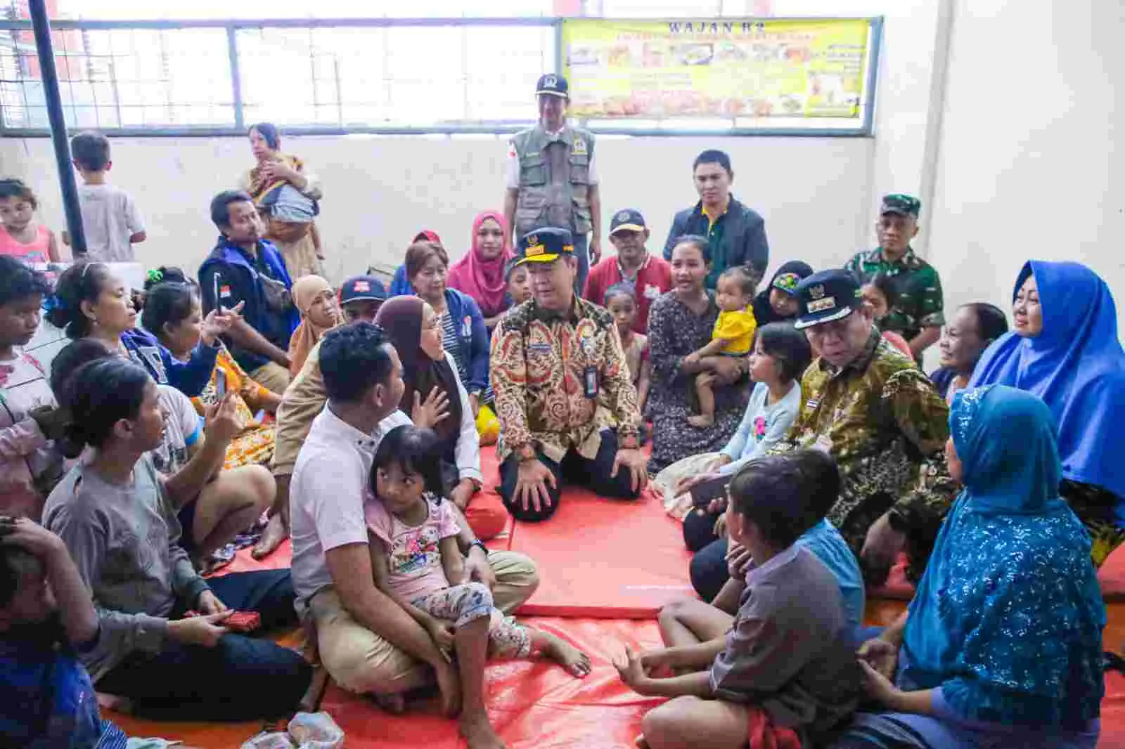 Pj. Gubernur Teguh Salurkan Berbagai Kebutuhan Dasar Akibat Dampak Banjir 1 IMG 20250130 WA0060