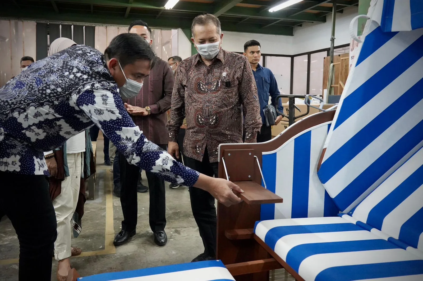 Kemenkop Jajaki Kemitraan Strategi Koperasi dengan BMN Dukung Kemajuan Industri Furnitur Nasional 1 ae 116