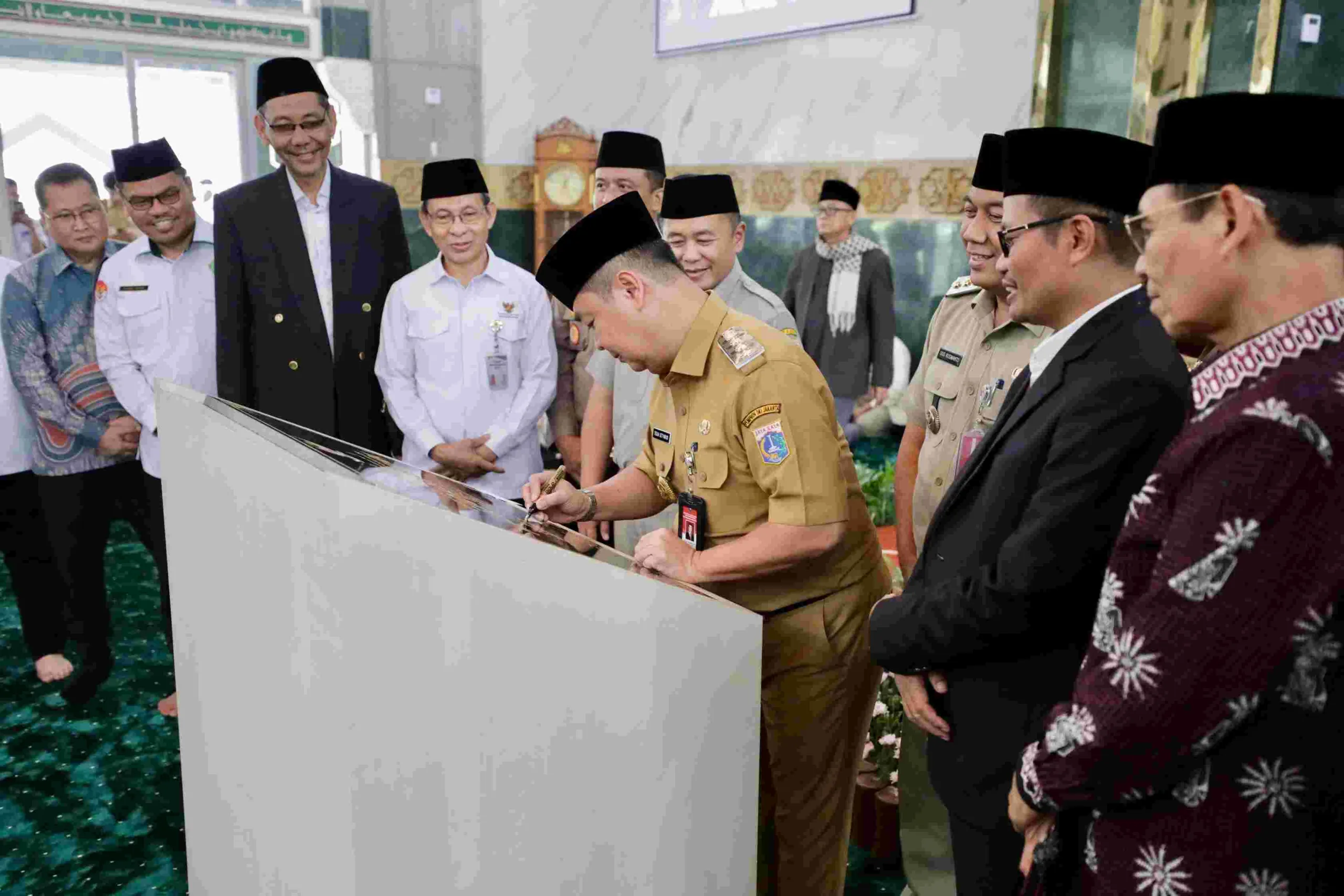 Pj. Gubernur Teguh Resmikan Masjid As-Sahara di Kantor Wali Kota Jakarta Barat 1 IMG 20250203 WA0122 1 scaled