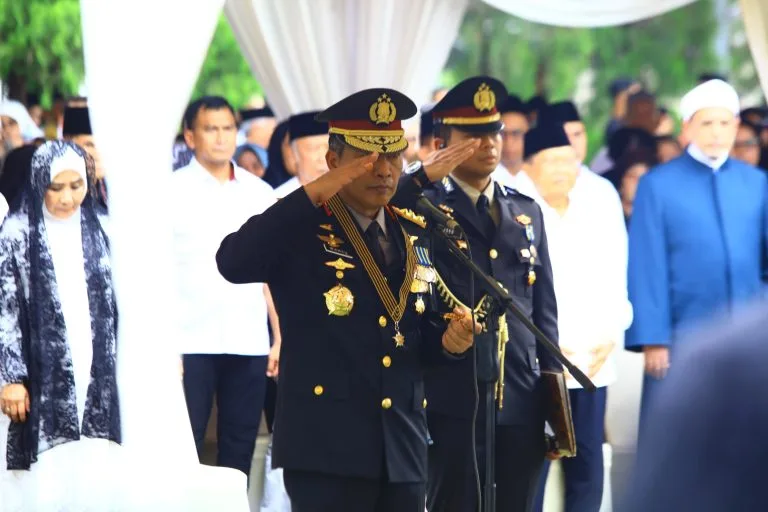 Kabareskrim Pimpin Upacara Pemakaman Eks Wakapolri Komjen (Purn) Syafruddin di TMP Kalibata 1 IMG 20250221 WA0107