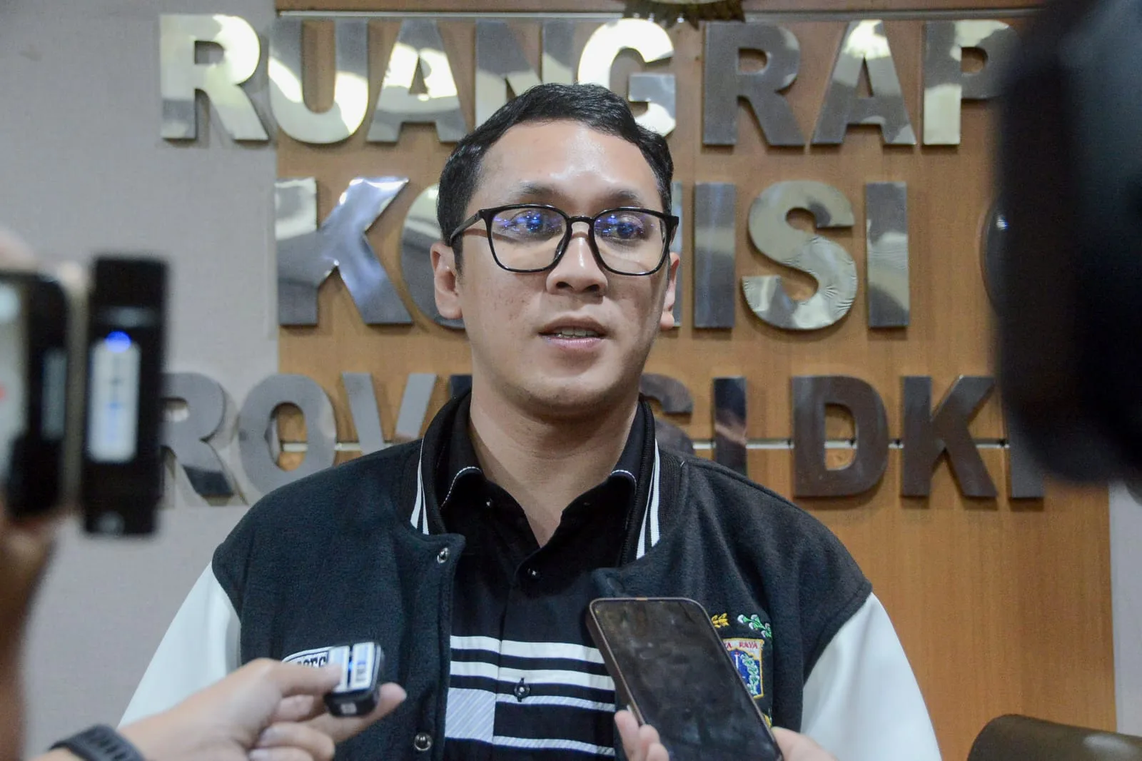 Legislator Cari Solusi Penataan Pedagang Asongan di Ancol 1 chi 21