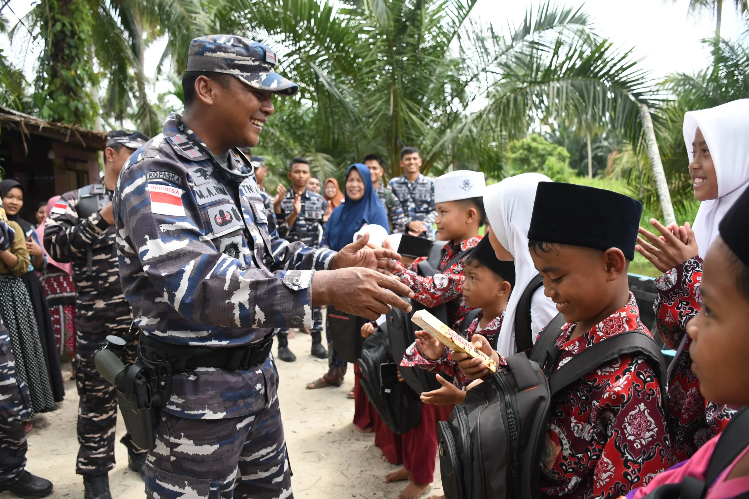 TNI AL Beri Bantuan Perlengkapan Sekolah Pendidikan Untuk Anak Pesisir di Asahan 2 dki 33 scaled