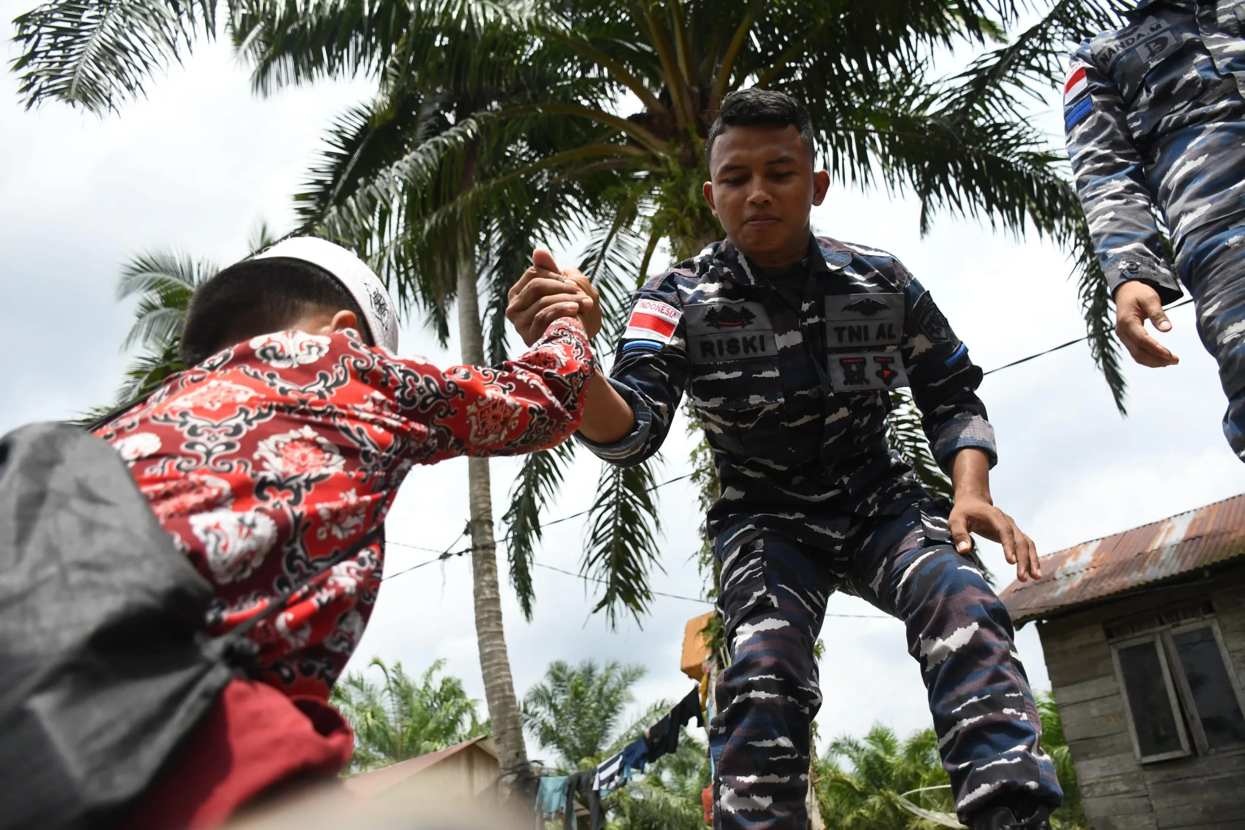TNI AL Beri Bantuan Perlengkapan Sekolah Pendidikan Untuk Anak Pesisir di Asahan 3 dki 34 scaled