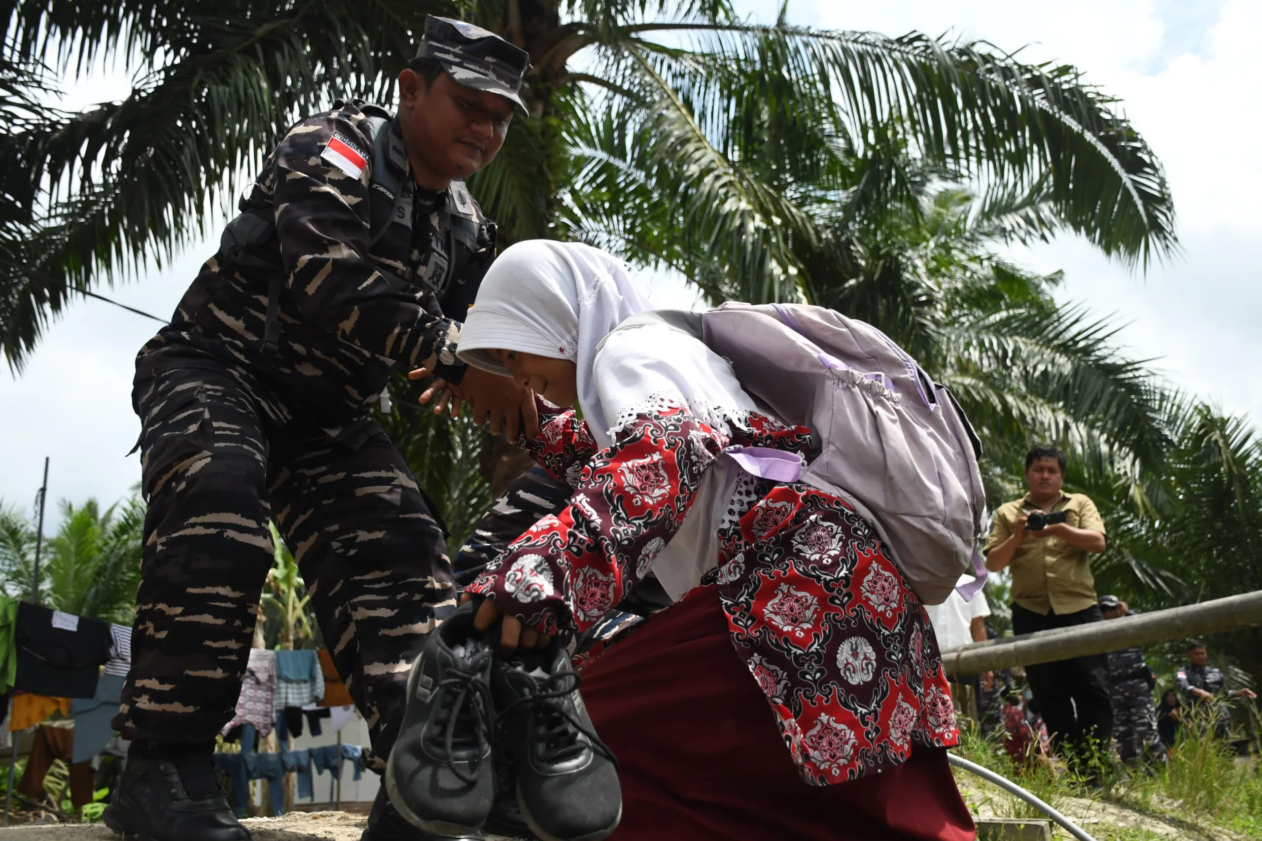 TNI AL Beri Bantuan Perlengkapan Sekolah Pendidikan Untuk Anak Pesisir di Asahan 4 dki 35 scaled