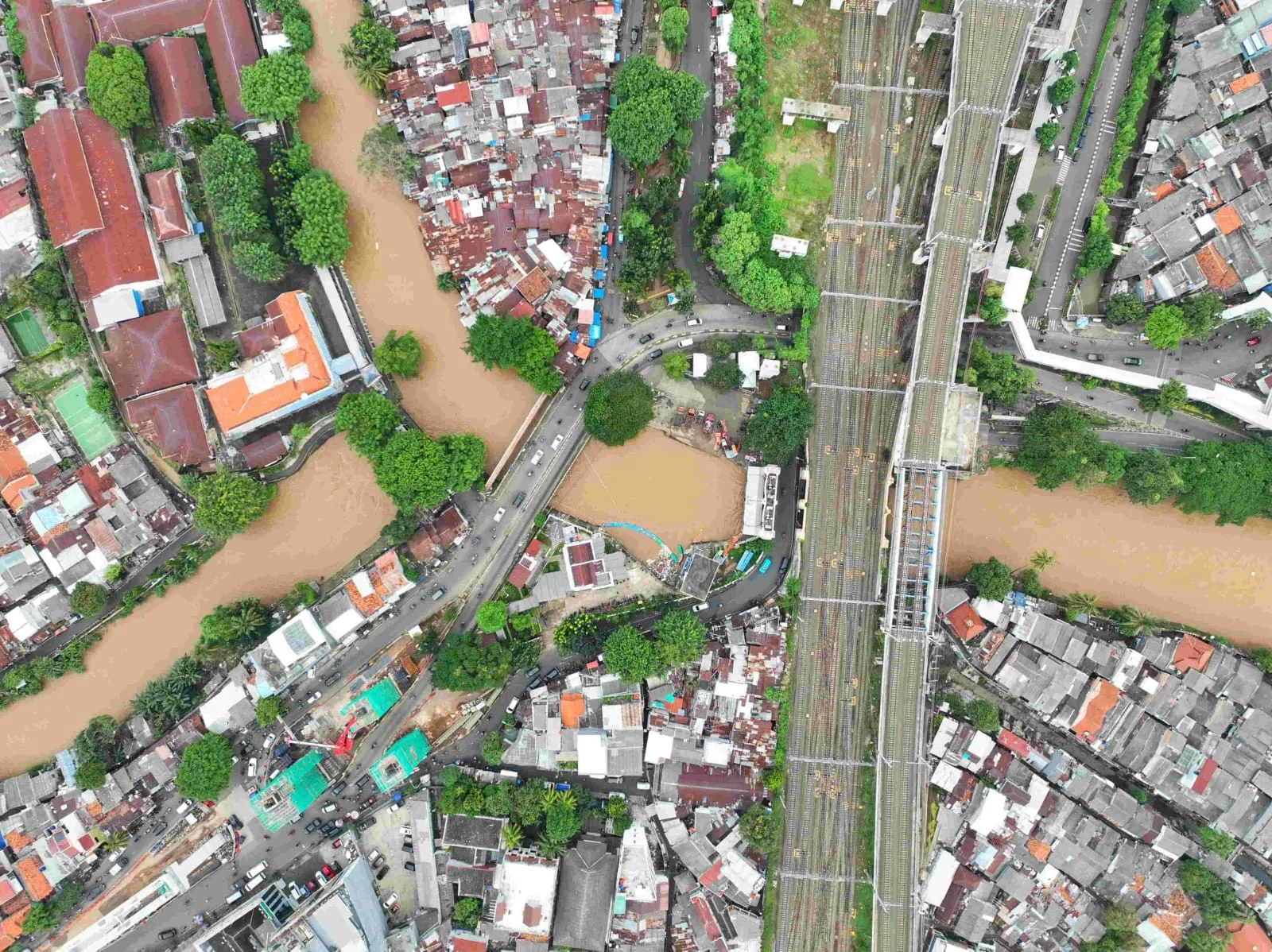 Gubernur Pramono Instruksikan Cek Pintu Air untuk Tangani Banjir 2 IMG 20250304 WA0178