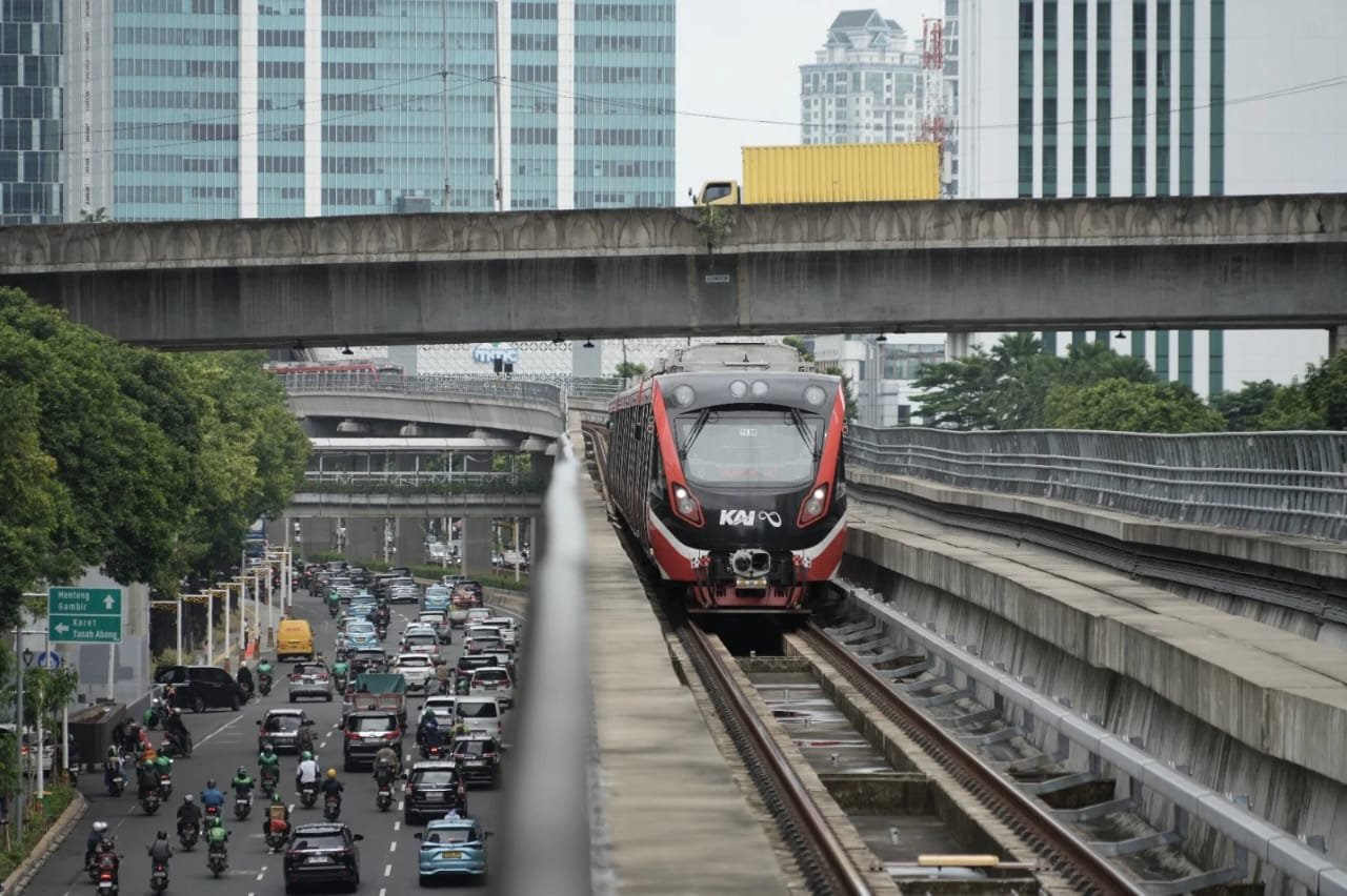 LRT Jabodebek dan Peranannya dalam Meningkatkan Aspek Sosial dan Ekonomi Indonesia. 2 IMG 20250316 WA0050